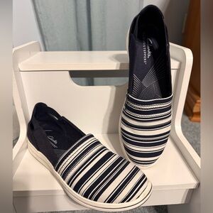 Clarks Cloudsteppers Shoes Womens 7.5 N Narrow Breeze Step Navy Stripe NWOB